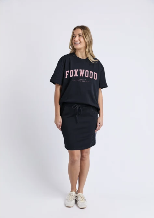 Foxwood Interval Tee - Navy / Neon Pink
