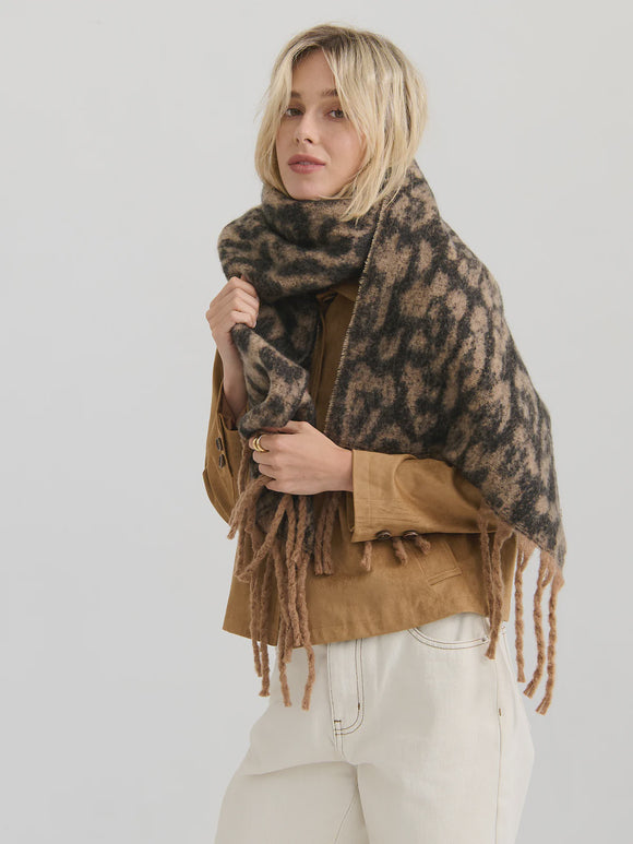 Leopard Patterned Fluffy Scarf